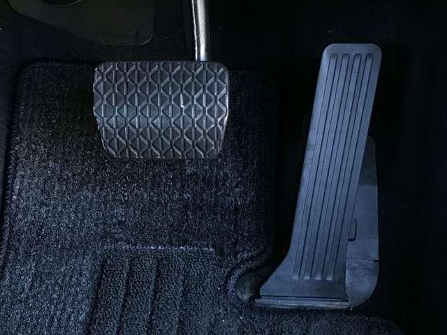 �y�I���K�����A�N�Z���y�_���z�����Ƃ��x�_�Ƃ��đ���ƃy�_���̓�������v���邽�߁A�X���[�Y�Ő��m�ȑ��삪�\�ł��B�y�_�����͂𑫂̏d���Ŏx���鎖���ł��邽�ߒ����Ԃ̉^�]�ł��������ɂ����Ȃ�܂��B