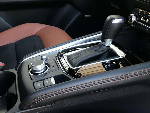 �y�I�[�g�u���[�L�z�[���h�z��Ԓ��Ƀu���[�L�y�_�����瑫������Ă��A�u���[�L�������I�ɐ��䂵�āA�ԗ��̒�ԏ�Ԃ�ێ�����@�\�ł��B�M���҂��Ȃǂ̒�Ԏ��ɉ^�]�҂̕��S���y�����܂��B