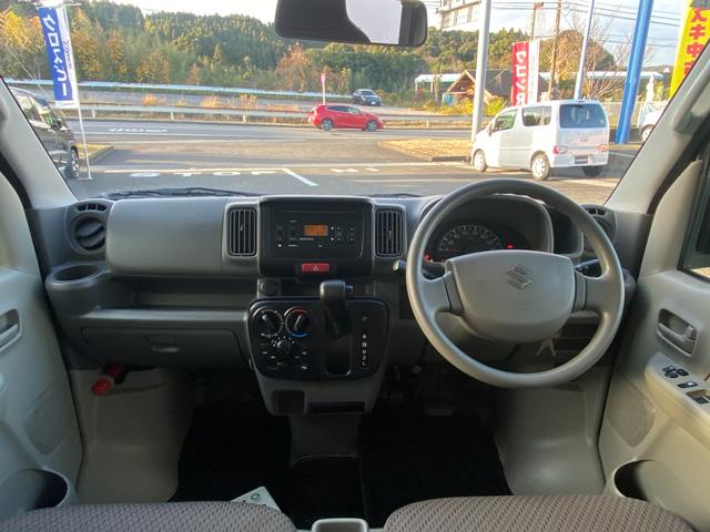 エブリイ ＰＣリミテッド　３型　ＦＲ　４ＡＴ　軽量衝撃吸収ボディー　運転席エアバッグ・助手席エアバッグ・ＡＢＳ・前席シートベルトプリテンショナー・前席シートベルトフォースリミッター・サイドインパクトバー・マニュアルエアコン・集中ドアロック・両側スライドドア（9枚目）