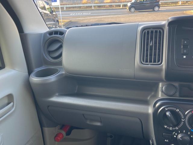 エブリイ ＰＣリミテッド　３型　ＦＲ　４ＡＴ　軽量衝撃吸収ボディー　運転席エアバッグ・助手席エアバッグ・ＡＢＳ・前席シートベルトプリテンショナー・前席シートベルトフォースリミッター・サイドインパクトバー・マニュアルエアコン・集中ドアロック・両側スライドドア（14枚目）