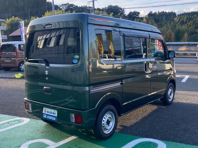 エブリイ ＰＣリミテッド　３型　ＦＲ　４ＡＴ　軽量衝撃吸収ボディー　運転席エアバッグ・助手席エアバッグ・ＡＢＳ・前席シートベルトプリテンショナー・前席シートベルトフォースリミッター・サイドインパクトバー・マニュアルエアコン・集中ドアロック・両側スライドドア（17枚目）