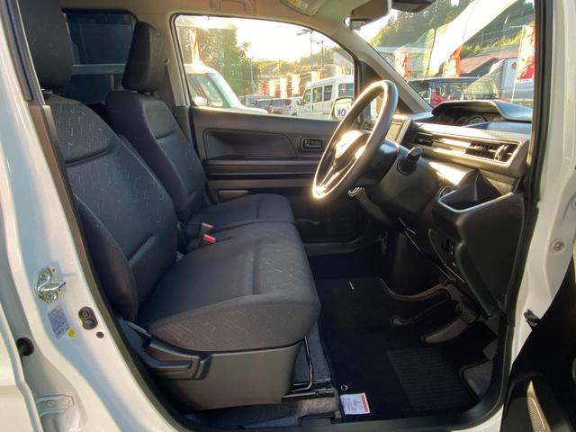 �y�^�]�ȃV�[�g�z�O��⃊�N���C�j���O�̒����@�\������܂��B�h���C�o�[���ł����K�Ȏp���ŉ^�]�ł���悤�ɂȂ�܂��B