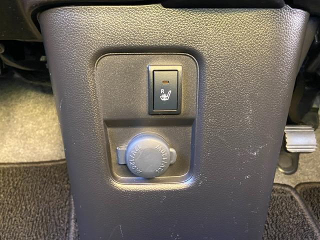 �y�V�[�g�q�[�^�[�E�A�N�Z�T���[�\�P�b�g�z���y�v���[���[�Ȃǂ̓d�q�@����[�d�܂��͐ڑ����邽�߂̓d�����ł��B�ʏ�A�P�Q�u�̓d������������܂��B