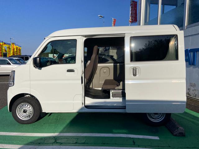 エブリイ ＰＡリミテッド　６型　ＦＲ　ＣＶＴ　軽量衝撃吸収ボディ　デュアルカメラブレーキサポート・歩行者傷害軽減ボディー・頭部衝撃軽減構造インテリア（前席）・運転席・助手席ＳＲＳエアバッグ・頚部衝撃緩和フロントシート・リヤパーキングセンサー・誤発進抑制機能（4枚目）