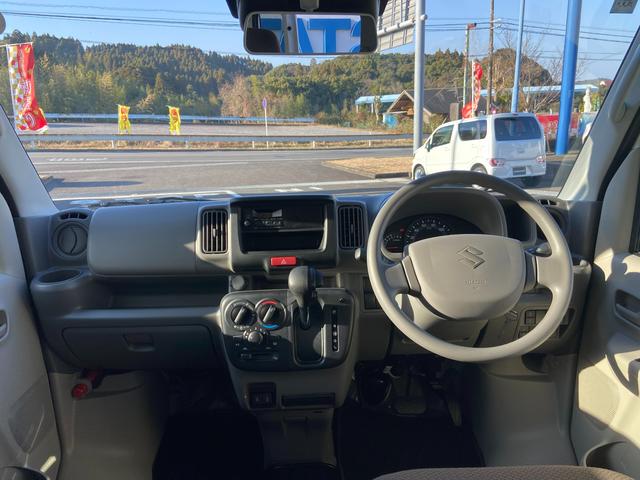 エブリイ ＰＡリミテッド　６型　ＦＲ　ＣＶＴ　軽量衝撃吸収ボディ　デュアルカメラブレーキサポート・歩行者傷害軽減ボディー・頭部衝撃軽減構造インテリア（前席）・運転席・助手席ＳＲＳエアバッグ・頚部衝撃緩和フロントシート・リヤパーキングセンサー・誤発進抑制機能（8枚目）