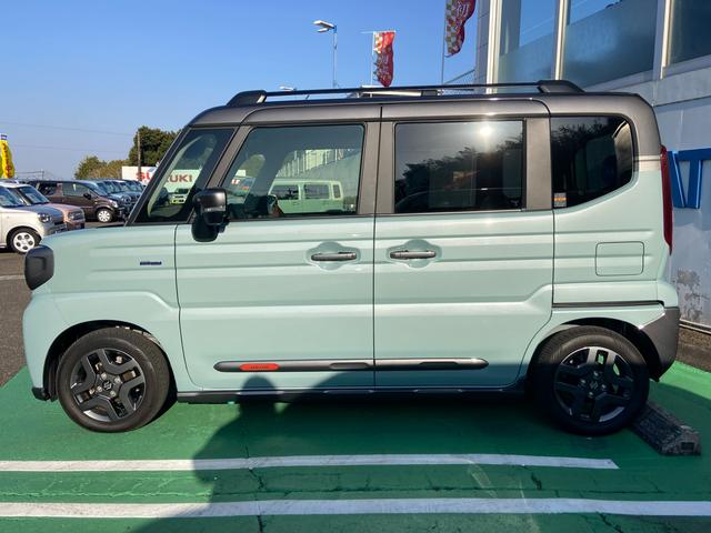 スペーシア ギア　ＨＹＢＲＩＤ　ＸＺ　ＦＦ　ＣＶＴ　全方位ナビゲーション　アダプティブクルーズコントロール［全車速追従機能・停止保持機能付］・デュアルセンサーブレーキサポートＩＩ・誤発進抑制機能・後方誤発進抑制機能・低速時ブレーキサポート（前進・後退）・パーキングセンサー（3枚目）