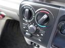エアコンは、ダイヤル式で、温度調整、風量調整が簡単に行えます。操作系はシンプルで、運転に集中しやすい設計です。また、吹き出し口は広めに配置されており、車内全体を効率的に冷暖房できます。