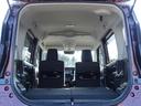 後部座席を倒すことで平な荷室が広がり、荷物の積み下ろしが容易になります。収納効率が向上し、日常の運搬や旅行に便利な機能です。