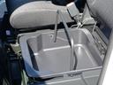 【助手席シートアンダーボックス】ボックスは、小物やバッグ、書類などを収納するのに便利です。また、簡単に取り外しができるので水洗いができます。