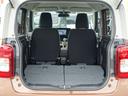 後部座席を倒すことで平な荷室が広がり、荷物の積み下ろしが容易になります。収納効率が向上し、日常の運搬や旅行に便利な機能です。
