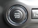 【キーレスプッシュスタート】エンジン始動が簡単:ブレーキを踏んでスタートボタンを押すだけでエンジンが始動し、物理的な鍵を使う必要がなく、非常に便利。