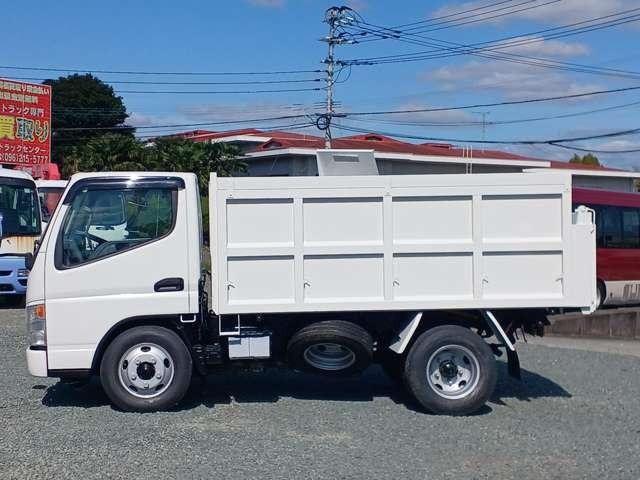 キャンター ダンプ　Ｈ１７年式　キャンター３トン深ダンプ　高床　ダンプ式　ＤＰＤ無し全塗装済み　ボディーフェライト系ステン張り　積載量３０００ＫＧ　内寸３０５０Ｘ１６１０Ｘ１０４０（4枚目）