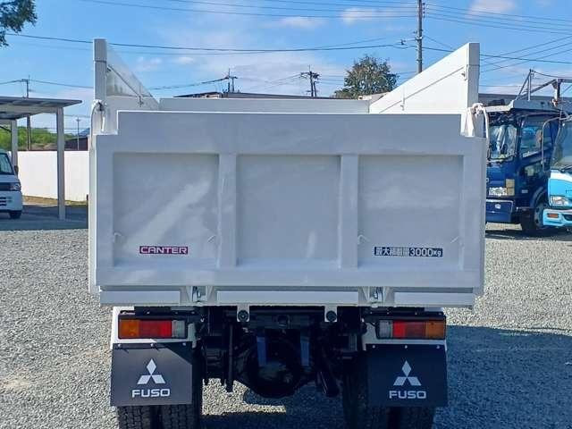 キャンター ダンプ　Ｈ１７年式　キャンター３トン深ダンプ　高床　ダンプ式　ＤＰＤ無し全塗装済み　ボディーフェライト系ステン張り　積載量３０００ＫＧ　内寸３０５０Ｘ１６１０Ｘ１０４０（5枚目）