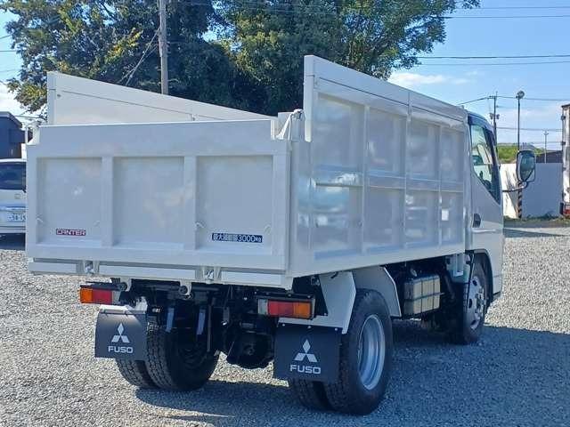 キャンター ダンプ　Ｈ１７年式　キャンター３トン深ダンプ　高床　ダンプ式　ＤＰＤ無し全塗装済み　ボディーフェライト系ステン張り　積載量３０００ＫＧ　内寸３０５０Ｘ１６１０Ｘ１０４０（6枚目）