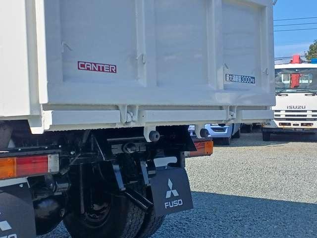 キャンター ダンプ　Ｈ１７年式　キャンター３トン深ダンプ　高床　ダンプ式　ＤＰＤ無し全塗装済み　ボディーフェライト系ステン張り　積載量３０００ＫＧ　内寸３０５０Ｘ１６１０Ｘ１０４０（7枚目）