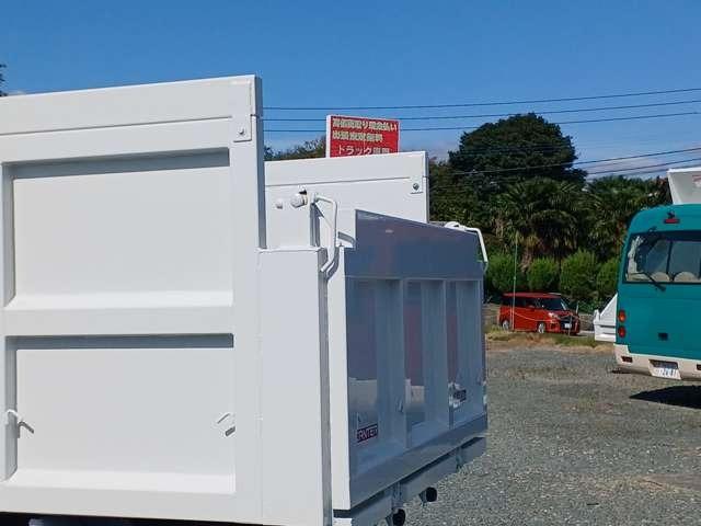 キャンター ダンプ　Ｈ１７年式　キャンター３トン深ダンプ　高床　ダンプ式　ＤＰＤ無し全塗装済み　ボディーフェライト系ステン張り　積載量３０００ＫＧ　内寸３０５０Ｘ１６１０Ｘ１０４０（8枚目）