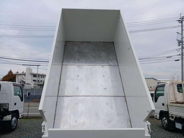 キャンター ダンプ　Ｈ１７年式　キャンター３トン深ダンプ　高床　ダンプ式　ＤＰＤ無し全塗装済み　ボディーフェライト系ステン張り　積載量３０００ＫＧ　内寸３０５０Ｘ１６１０Ｘ１０４０（14枚目）