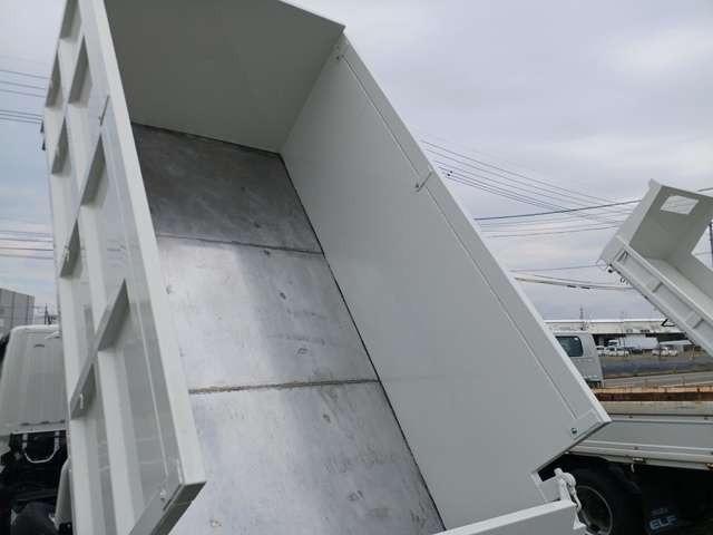 キャンター ダンプ　Ｈ１７年式　キャンター３トン深ダンプ　高床　ダンプ式　ＤＰＤ無し全塗装済み　ボディーフェライト系ステン張り　積載量３０００ＫＧ　内寸３０５０Ｘ１６１０Ｘ１０４０（15枚目）