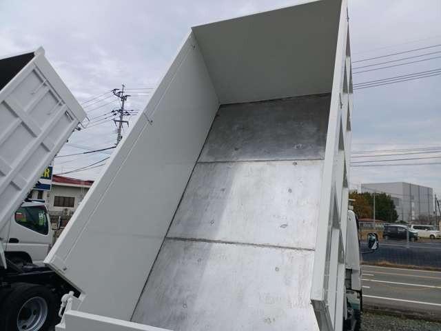 キャンター ダンプ　Ｈ１７年式　キャンター３トン深ダンプ　高床　ダンプ式　ＤＰＤ無し全塗装済み　ボディーフェライト系ステン張り　積載量３０００ＫＧ　内寸３０５０Ｘ１６１０Ｘ１０４０（16枚目）