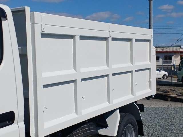 キャンター ダンプ　Ｈ１７年式　キャンター３トン深ダンプ　高床　ダンプ式　ＤＰＤ無し全塗装済み　ボディーフェライト系ステン張り　積載量３０００ＫＧ　内寸３０５０Ｘ１６１０Ｘ１０４０（17枚目）