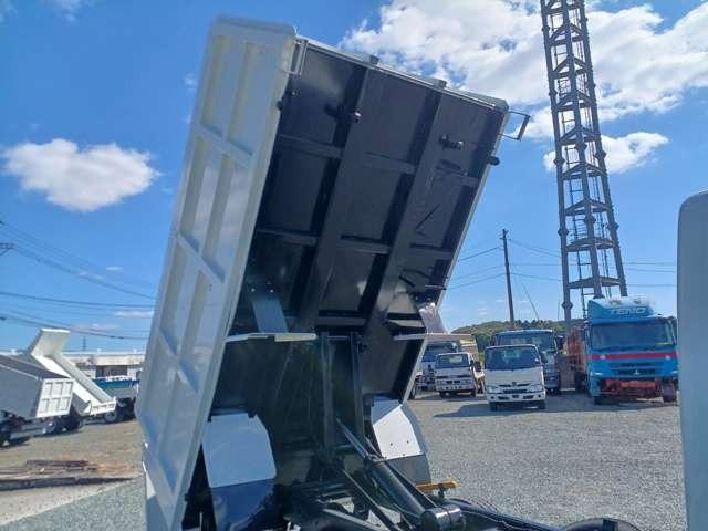 キャンター ダンプ　Ｈ１７年式　キャンター３トン深ダンプ　高床　ダンプ式　ＤＰＤ無し全塗装済み　ボディーフェライト系ステン張り　積載量３０００ＫＧ　内寸３０５０Ｘ１６１０Ｘ１０４０（19枚目）