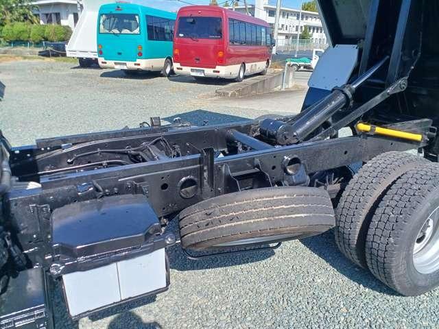 キャンター ダンプ　Ｈ１７年式　キャンター３トン深ダンプ　高床　ダンプ式　ＤＰＤ無し全塗装済み　ボディーフェライト系ステン張り　積載量３０００ＫＧ　内寸３０５０Ｘ１６１０Ｘ１０４０（23枚目）