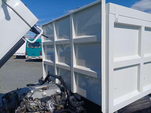 キャンター ダンプ　Ｈ１７年式　キャンター３トン深ダンプ　高床　ダンプ式　ＤＰＤ無し全塗装済み　ボディーフェライト系ステン張り　積載量３０００ＫＧ　内寸３０５０Ｘ１６１０Ｘ１０４０（25枚目）