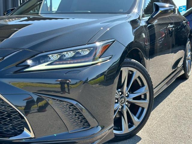 ＥＳ ＥＳ３００ｈ　Ｆスポーツ　ＴＲＤスポーツエアロ（Ｆ，Ｓ，Ｒ）・ＴＲＤスポーツマフラー・赤革エアシート・ステアリングヒーター・メーカーナビ・フルセグＴＶ・バックモニター・レーダークルーズコントロール（6枚目）