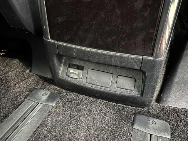 アルファード ２．５Ｓ　Ｃパッケージ　ＴＲＤフルエアロ・ＴＲＤマフラー・パワーバックドア・後席パワーシートシートヒーター・ＡＣ１００Ｖ１００Ｗ・サンルーフ・後席モニタ・ステアヒータ・ＥＴＣ２．０・ナビＴＶ・Ｂカメラ・ドラレコ（23枚目）