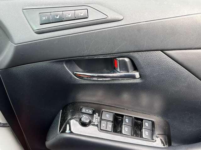 アルファード ２．５Ｓ　Ｃパッケージ　ＴＲＤフルエアロ・ＴＲＤマフラー・パワーバックドア・後席パワーシートシートヒーター・ＡＣ１００Ｖ１００Ｗ・サンルーフ・後席モニタ・ステアヒータ・ＥＴＣ２．０・ナビＴＶ・Ｂカメラ・ドラレコ（32枚目）