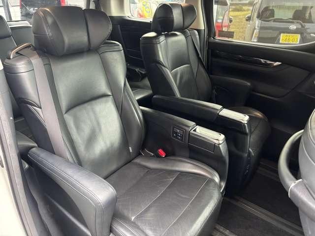 アルファード ２．５Ｓ　Ｃパッケージ　ＴＲＤフルエアロ・ＴＲＤマフラー・パワーバックドア・後席パワーシートシートヒーター・ＡＣ１００Ｖ１００Ｗ・サンルーフ・後席モニタ・ステアヒータ・ＥＴＣ２．０・ナビＴＶ・Ｂカメラ・ドラレコ（47枚目）