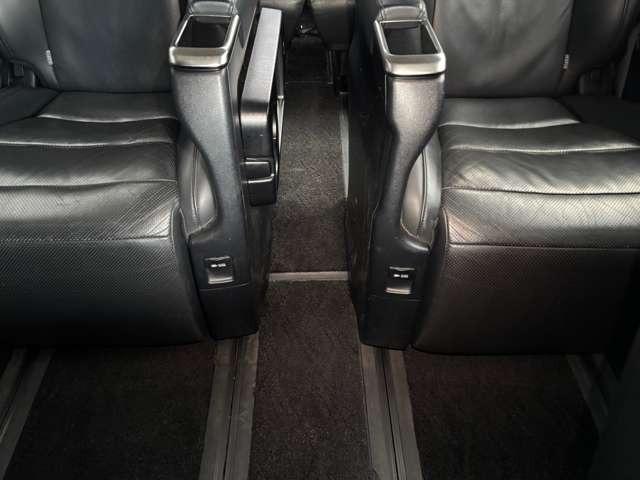 アルファード ２．５Ｓ　Ｃパッケージ　ＴＲＤフルエアロ・ＴＲＤマフラー・パワーバックドア・後席パワーシートシートヒーター・ＡＣ１００Ｖ１００Ｗ・サンルーフ・後席モニタ・ステアヒータ・ＥＴＣ２．０・ナビＴＶ・Ｂカメラ・ドラレコ（51枚目）