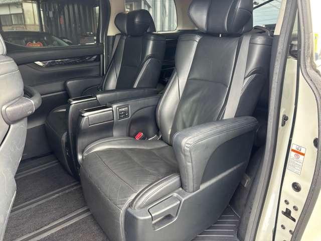 アルファード ２．５Ｓ　Ｃパッケージ　ＴＲＤフルエアロ・ＴＲＤマフラー・パワーバックドア・後席パワーシートシートヒーター・ＡＣ１００Ｖ１００Ｗ・サンルーフ・後席モニタ・ステアヒータ・ＥＴＣ２．０・ナビＴＶ・Ｂカメラ・ドラレコ（54枚目）