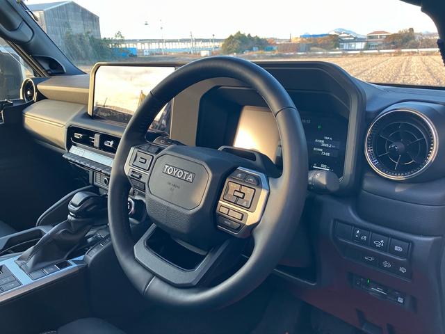 ランドクルーザー２５０ ＶＸ　モデリスタパッケージ　プロテクションフィルム　シグネチャーイルミ　レザーパワーシート　サンルーフ　クルーズコントロール　ＪＢＬ　アラウンドビューモニタ　Ｂｌｕｅｔｏｏｔｈ　ＥＴＣ２．０　パワートランク（26枚目）