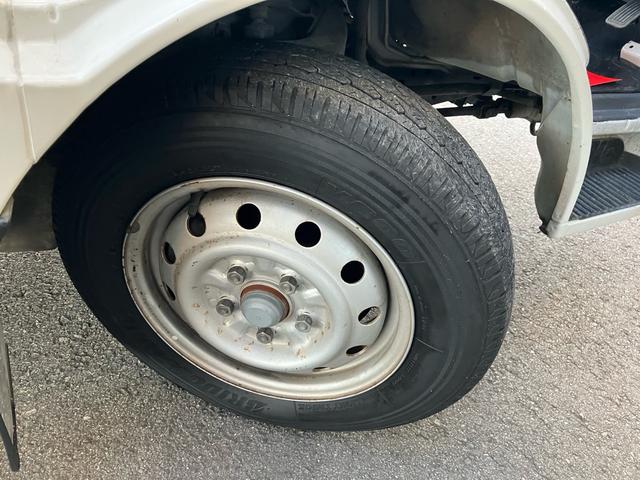 ボンゴトラック 　ナビ　ＥＴＣ　コラムＡＴ　リヤＷタイヤ　積載量８５０ｋｇ　荷台内寸２４６５×１６００　３方開　あおりカバー　エアコン　パワステ　パワーウィンドウ　Ｗエアバッグ（54枚目）