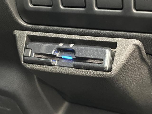 フォレスター プレミアム　禁煙車　純正８インチナビ　サイドカメラ　バックカメラ　アイサイトセイフティプラス　レーダークルーズ　パワーバックドア　黒革シート　前後席シートヒーター　ドライブレコーダー　メモリー付パワーシート（6枚目）