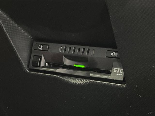 ライズ Ｚ　禁煙車　９インチディスプレイオーディオ　パノラミックビュー　スマートアシスト　アダプティブクルーズ　ブラインドスポット　シーケンシャルターンランプ　シートヒーター　ＨＤＭＩ　ＡｐｐｌｅＣａｒＰｌａｙ（8枚目）
