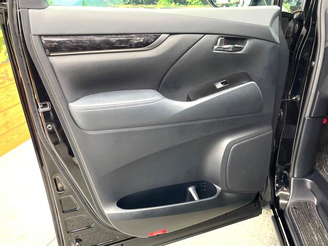 アルファード ２．５Ｓ　タイプゴールド　禁煙車　両側パワースライドドア　フリップダウンモニター　セーフティセンス　パワーバックドア　シーケンシャルターンランプ　３眼ＬＥＤヘッドライト　９インチディスプレイオーディオ　アクセサリーコンセント（41枚目）