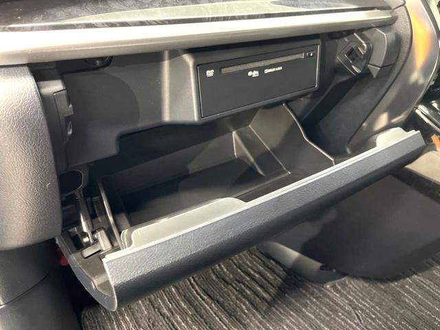 アルファード ２．５Ｓ　タイプゴールド　禁煙車　両側パワースライドドア　フリップダウンモニター　セーフティセンス　パワーバックドア　シーケンシャルターンランプ　３眼ＬＥＤヘッドライト　９インチディスプレイオーディオ　アクセサリーコンセント（51枚目）