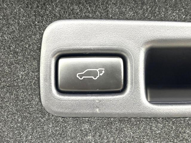 ハリアー プレミアム　ムーンルーフ　禁煙車　Ｐｉｏｎｅｅｒナビフルセグ　バックカメラ　セーフティセンスＰ　レーダークルーズ　パワーバックドア　パワーシート　ナノイーオートエアコン　シーケンシャルターンランプ　電動パーキング（7枚目）