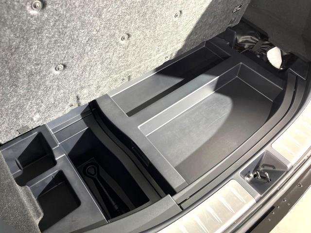 ハリアー プレミアム　ムーンルーフ　禁煙車　Ｐｉｏｎｅｅｒナビフルセグ　バックカメラ　セーフティセンスＰ　レーダークルーズ　パワーバックドア　パワーシート　ナノイーオートエアコン　シーケンシャルターンランプ　電動パーキング（58枚目）