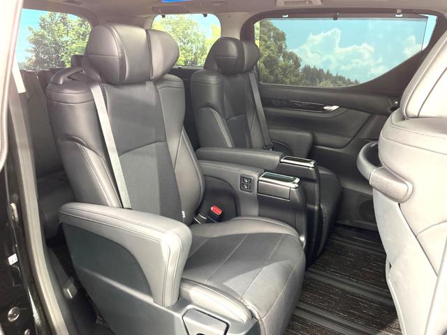 アルファード ２．５Ｓ　Ｃパッケージ　ツインムーンルーフ　モデリスタエアロ　シグネチャーイルミブレード　禁煙車　ＪＢＬサウンド付メーカーナビ　リアエンターテインメントシステム　パノラミックビュー　デジタルインナーミラー　ブラインドスポット（9枚目）