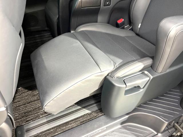 アルファード ２．５Ｓ　Ｃパッケージ　ツインムーンルーフ　モデリスタエアロ　シグネチャーイルミブレード　禁煙車　ＪＢＬサウンド付メーカーナビ　リアエンターテインメントシステム　パノラミックビュー　デジタルインナーミラー　ブラインドスポット（61枚目）