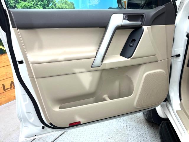 ランドクルーザープラド ＴＸ　Ｌパッケージ　マットブラックエディション　７人乗り　サンルーフ　ＫＥＮＷＯＯＤ９インチＳＤナビ　レーダークルーズコントロール　トヨタセーフティセンス　シートベンチレーション　シートヒーター　革巻きステアリング　純正１８インチアルミホイール（67枚目）