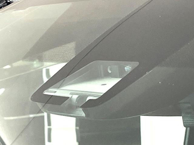 ヴォクシー ＺＳ　煌ＩＩ　モデリスタエアロ　シグネチャーイルミブレード　禁煙車　純正９インチナビ　バックカメラ　両側パワースライドドア　セーフティセンス　ドラレコ　ＬＥＤヘッド　ＥＴＣ２．０　１７インチＡＷ　リアオートエアコン（6枚目）
