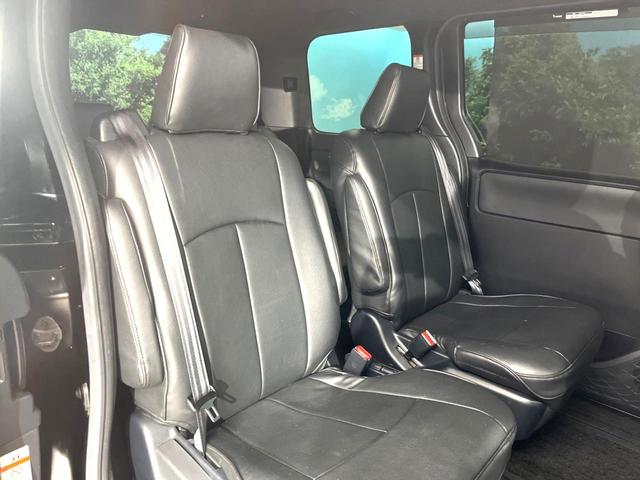 ヴォクシー ＺＳ　煌ＩＩ　モデリスタエアロ　シグネチャーイルミブレード　禁煙車　純正９インチナビ　バックカメラ　両側パワースライドドア　セーフティセンス　ドラレコ　ＬＥＤヘッド　ＥＴＣ２．０　１７インチＡＷ　リアオートエアコン（9枚目）