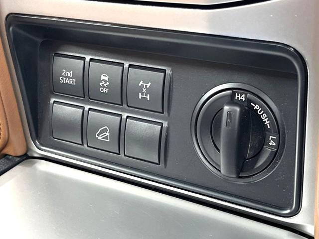 ランドクルーザープラド TX Lパッケージ 70thアニバーサリーリミテッド ムーンルーフ 禁煙車 10インチPanasonicナビ バックカメラ シートベンチレーション サドルタン革シート 360°ドラレコ セーフティセンス レーダークルーズ フルセグ BD/DVD(30枚目)