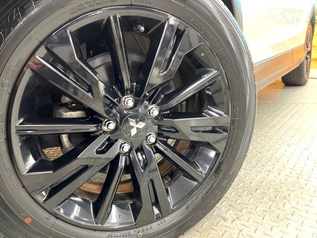 エクリプスクロス ブラックエディション　４ＷＤ　サンルーフ　全周囲カメラ　衝突被害軽減システム　禁煙車　電動リアゲート　ハーフレザーシート　全席シートヒーター　パワーシート　コーナーセンサー　スマートキー　ＬＥＤヘッド　クルコン（13枚目）