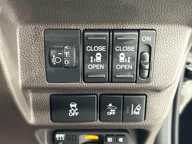 フリード G・ホンダセンシング 両側電動スライドドア KENWOOD製8インチナビ バックカメラ ホンダセンシング レーダークルーズ 禁煙車 LEDヘッド ETC オートライト オートエアコン Bluetooth再生(5枚目)