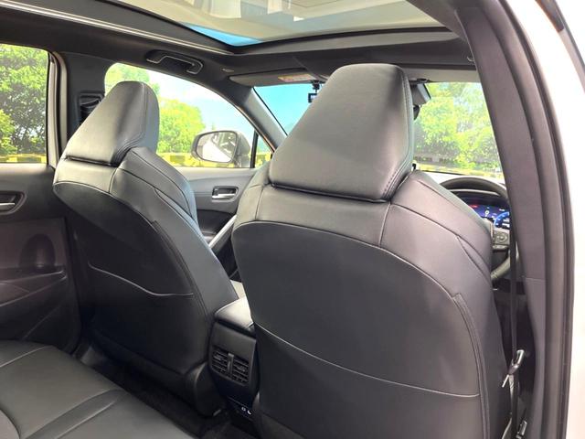 カローラクロス ハイブリッド Z ガラスルーフ パノラミックビューモニター トヨタセーフティセンス ブラインドスポットモニター ハンズフリーパワーバックドア 10.5インチディスプレイオーディオ LEDヘッドライト パワーシート(42枚目)